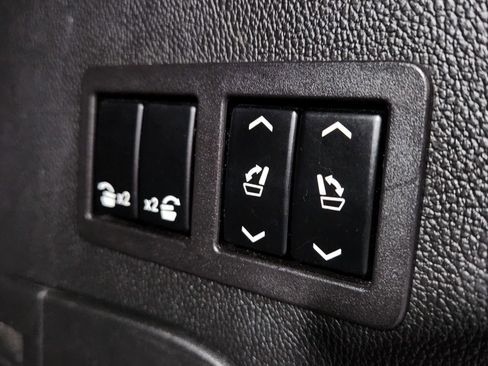 Used 2017 Cadillac Escalade Luxury image 74