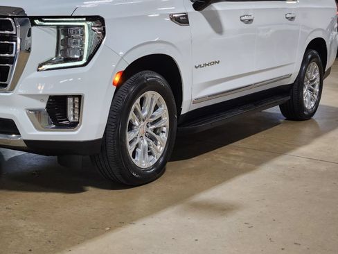 Used 2023 GMC Yukon XL SLT AWD/4WD image 17