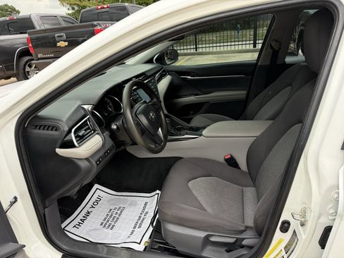 Used 2018 Toyota Camry FWD image 7
