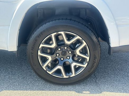 Used 2025 RAM 1500 Laramie AWD/4WD image 19