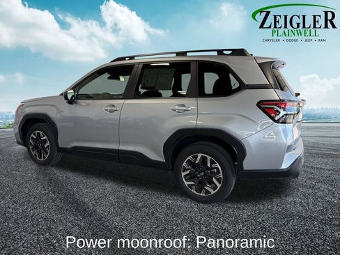 Used 2025 Subaru Forester Premium AWD/4WD image 3
