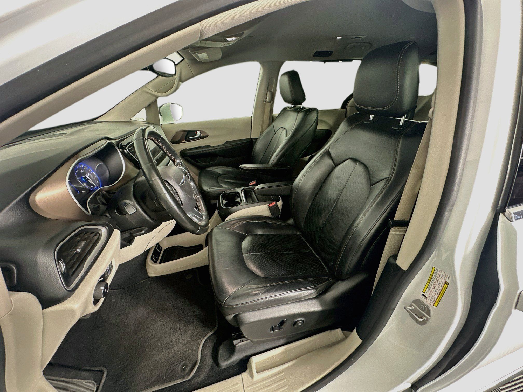 Used 2019 Chrysler Pacifica Touring-L FWD image 13