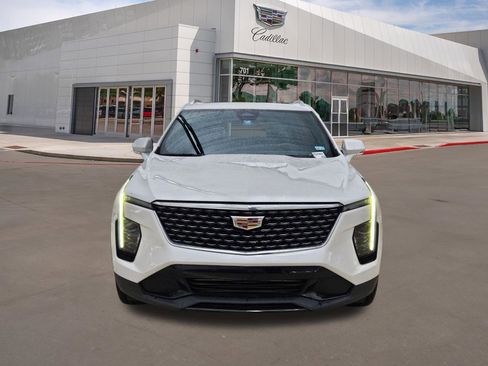 Used 2024 Cadillac XT4 Premium Luxury FWD image 2