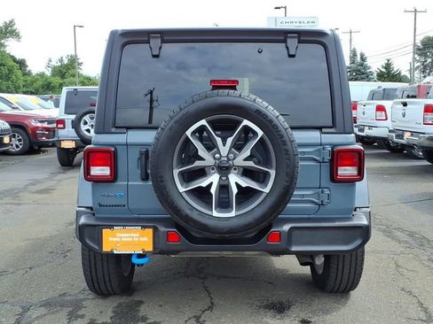 Used 2024 Jeep Wrangler Unlimited AWD/4WD image 9