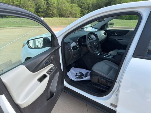 Used 2020 Chevrolet Equinox LS FWD image 14