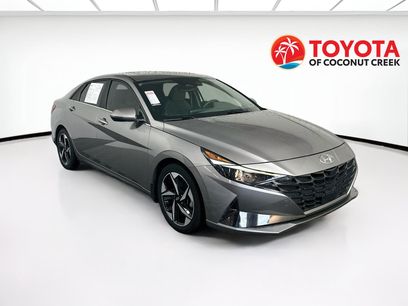Used 2022 Hyundai Elantra SEL w/ Convenience + Premium Package
