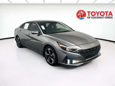 Used 2022 Hyundai Elantra SEL w/ Convenience + Premium Package FWD image 1