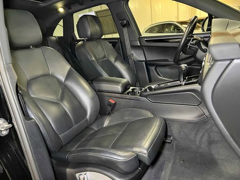 Used 2024 Porsche Macan image 26