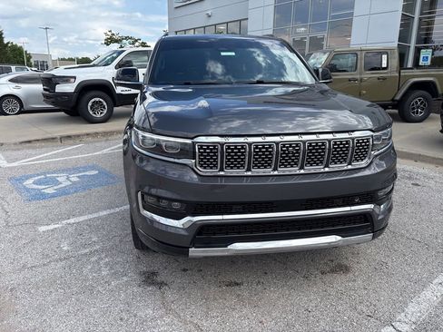 Used 2023 Jeep Grand Wagoneer Series III AWD/4WD image 9