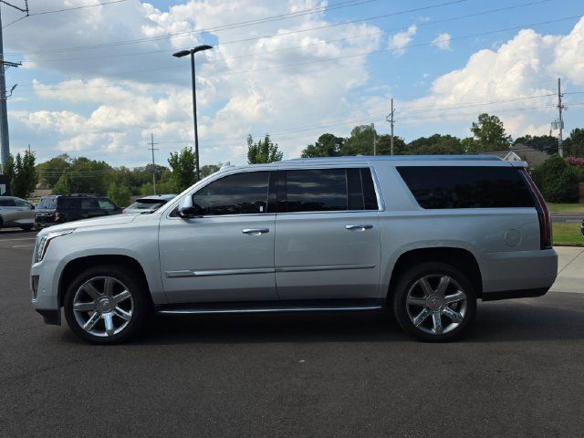 Used 2020 Cadillac Escalade ESV Luxury AWD/4WD image 2