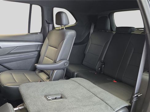 Used 2025 Buick Enclave Preferred image 16