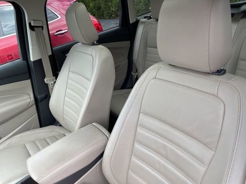 Used 2018 Ford Escape SEL FWD image 3