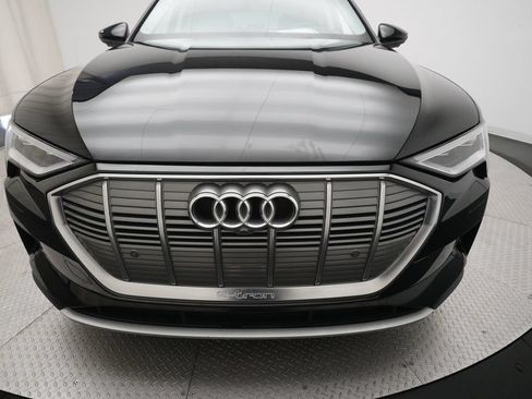 Used 2022 Audi e-tron Premium Plus w/ Premium Plus Package AWD/4WD image 22