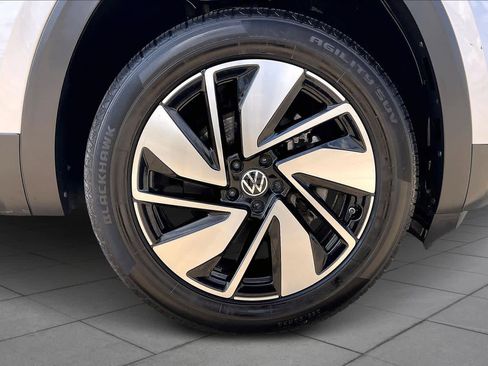 Used 2024 Volkswagen Atlas SE image 12