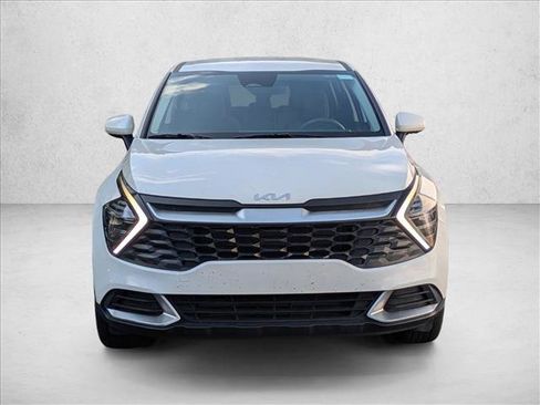 Used 2025 Kia Sportage LX FWD image 2