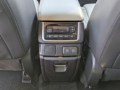 Used 2022 Subaru Ascent Limited w/ Technology Package image 23