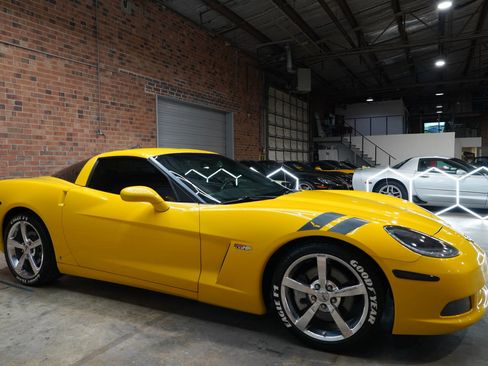 Used 2009 Chevrolet Corvette Coupe w/ Preferred Equipment Group image 2