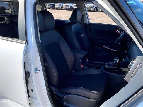 Used 2025 Kia Soul GT-Line image 8