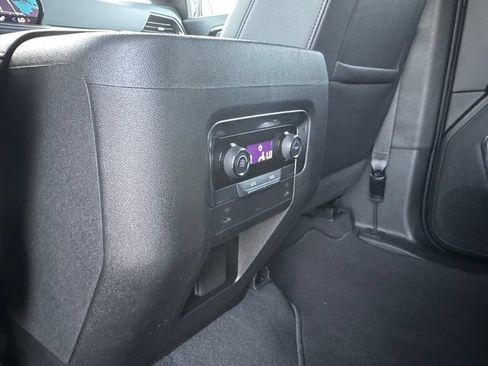 Used 2025 Chevrolet Suburban LT RWD image 31