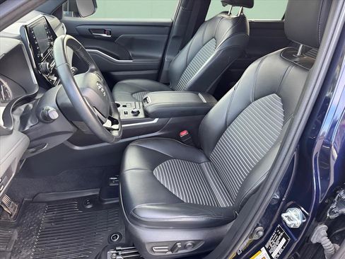 Used 2022 Toyota Highlander XSE image 5