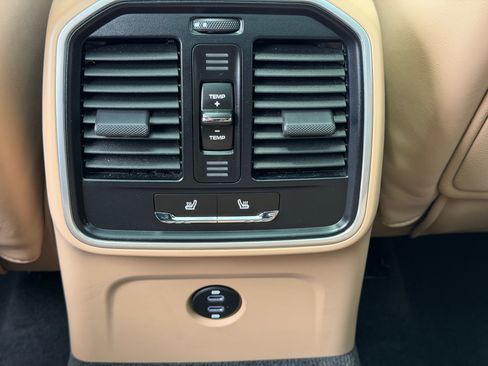 Used 2023 Porsche Macan AWD/4WD image 22