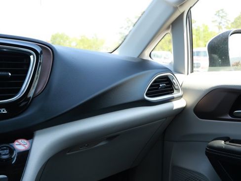 Used 2023 Chrysler Voyager LX FWD image 26