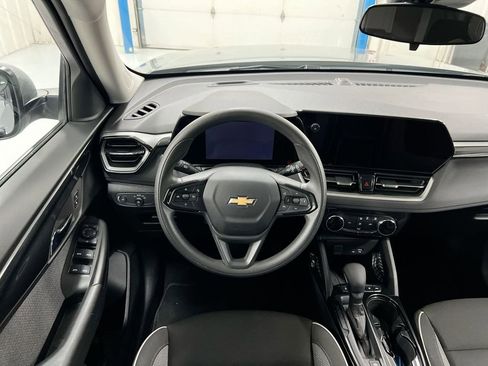 Used 2025 Chevrolet TrailBlazer LT image 11