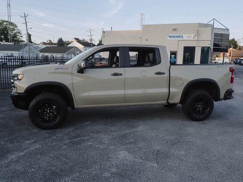 Used 2022 Chevrolet Silverado 1500 ZR2 w/ Technology Package AWD/4WD image 4