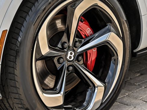 Certified 2022 Bentley Bentayga AWD/4WD image 8