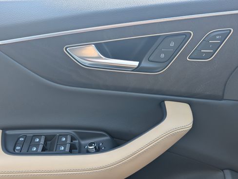 Used 2025 Audi Q7 3.0T Premium Plus image 15