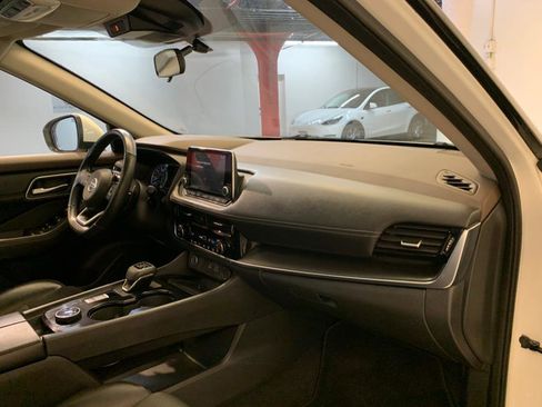 Used 2021 Nissan Rogue SV w/ Premium Package image 50