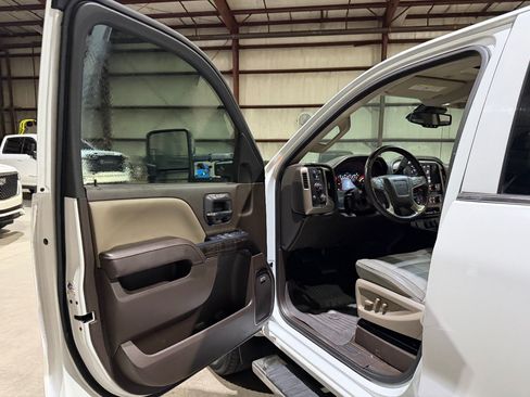 Used 2016 GMC Sierra 2500 Denali w/ Duramax Plus Package AWD/4WD image 11