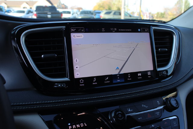 Used 2024 Chrysler Pacifica Limited FWD image 18