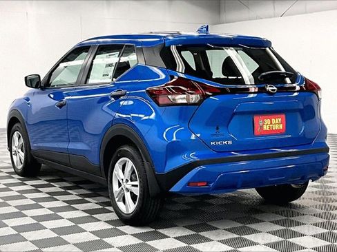 New 2025 Nissan Kicks Play S image 3