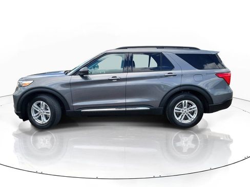 Used 2023 Ford Explorer XLT RWD image 2