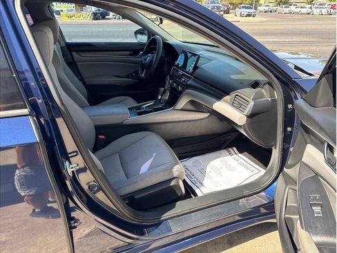 Used 2018 Honda Accord LX image 9