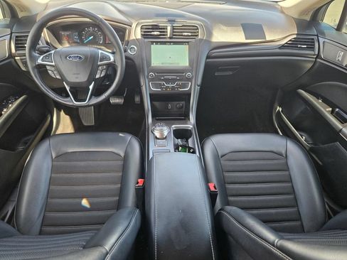 Used 2018 Ford Fusion SE w/ Equipment Group 201A FWD image 12