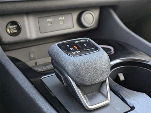 Used 2025 Nissan Rogue SL image 15