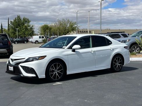 Used 2024 Toyota Camry SE FWD image 1
