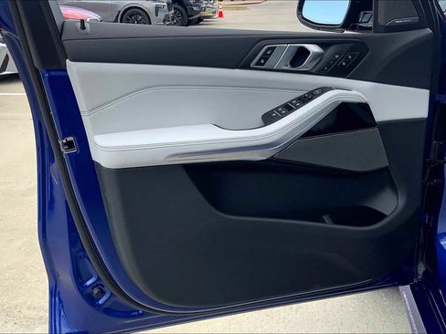 Used 2026 BMW X5 M60i image 10