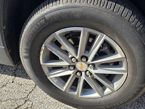 Used 2023 Chevrolet Traverse LT FWD image 14