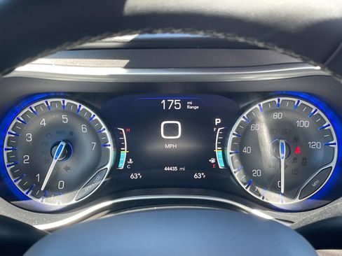 Used 2024 Chrysler Pacifica Touring-L FWD image 29
