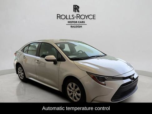 Used 2025 Toyota Corolla LE FWD image 3