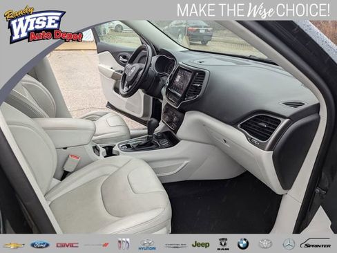 Used 2020 Jeep Cherokee Limited image 21