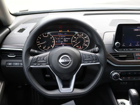Used 2024 Nissan Altima 2.5 SV FWD image 23