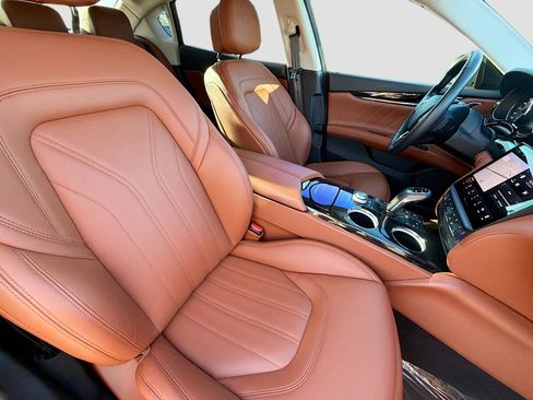 Used 2021 Maserati Quattroporte S image 15