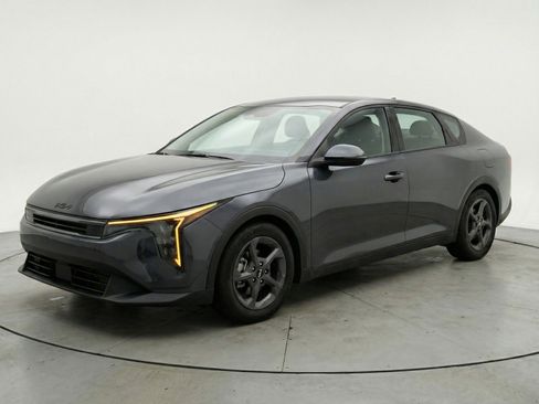 Used 2025 Kia K4 LXS image 3