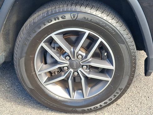 Used 2020 Jeep Grand Cherokee Limited AWD/4WD image 9
