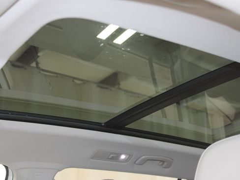 Used 2019 Volkswagen Tiguan SEL FWD image 48
