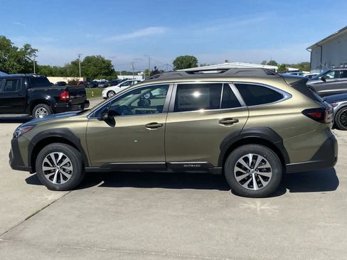 Used 2025 Subaru Outback Premium image 3